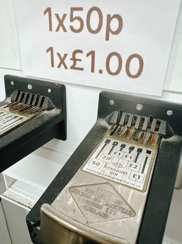 コインランドリーの洗剤販売機